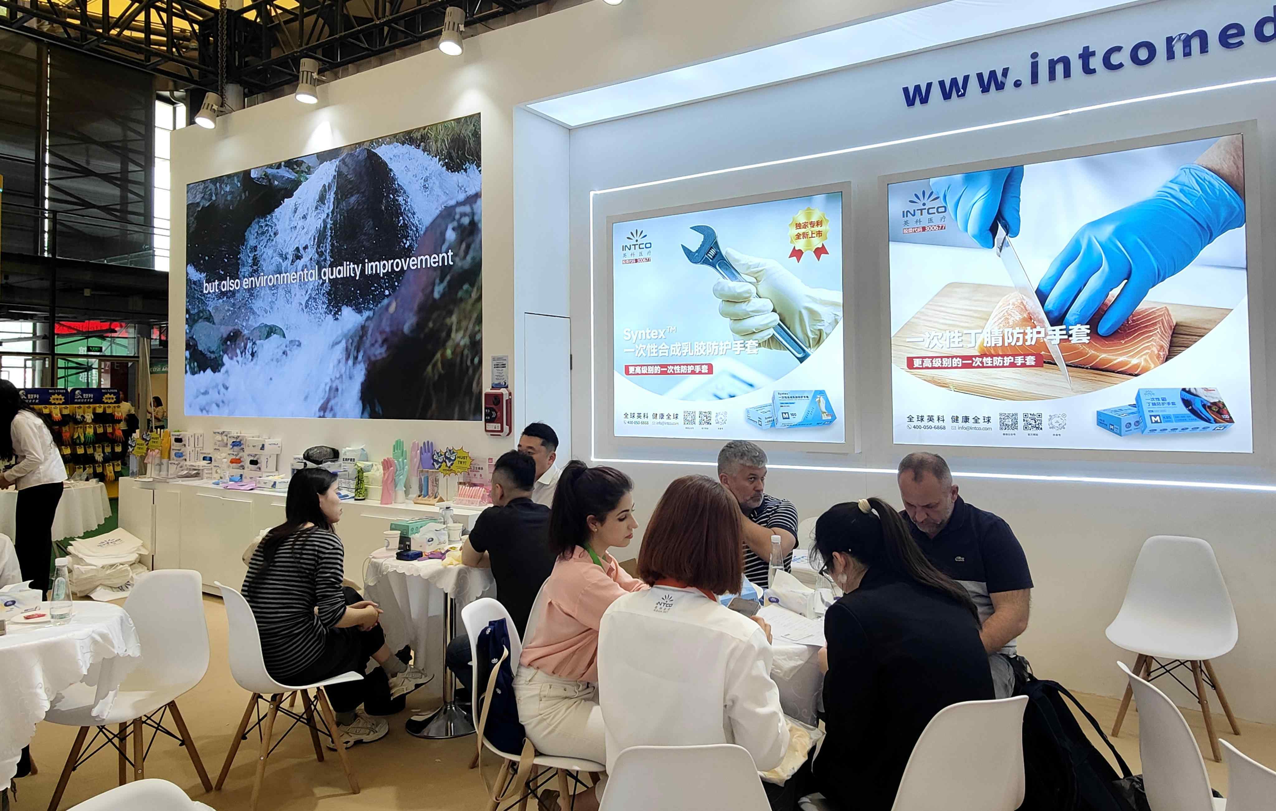 365速发国际医疗精心打造了食品餐饮、无尘洁净、实验制药、工业防护四大主题展区
